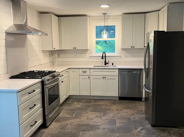 1270 West St, Amherst, MA 01002