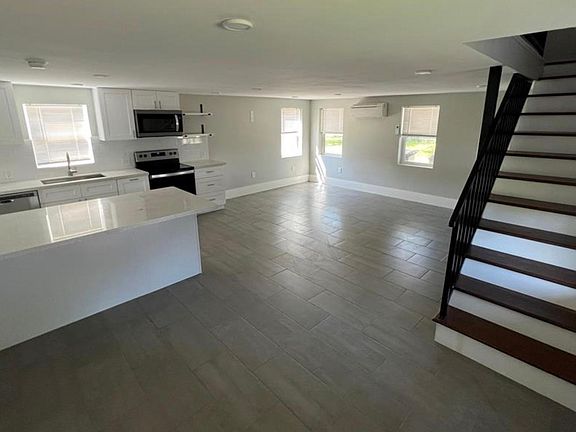 4th image of 510 2nd St