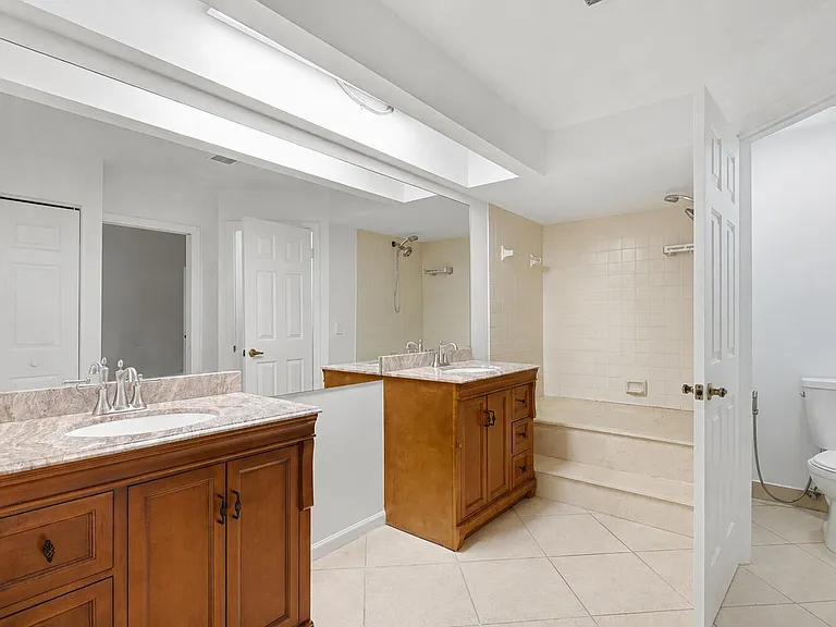5530 Coach House Cir — Photo 23