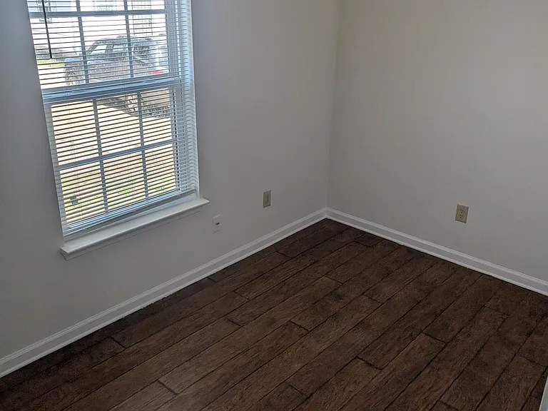 1523 Gordon St — Photo 6
