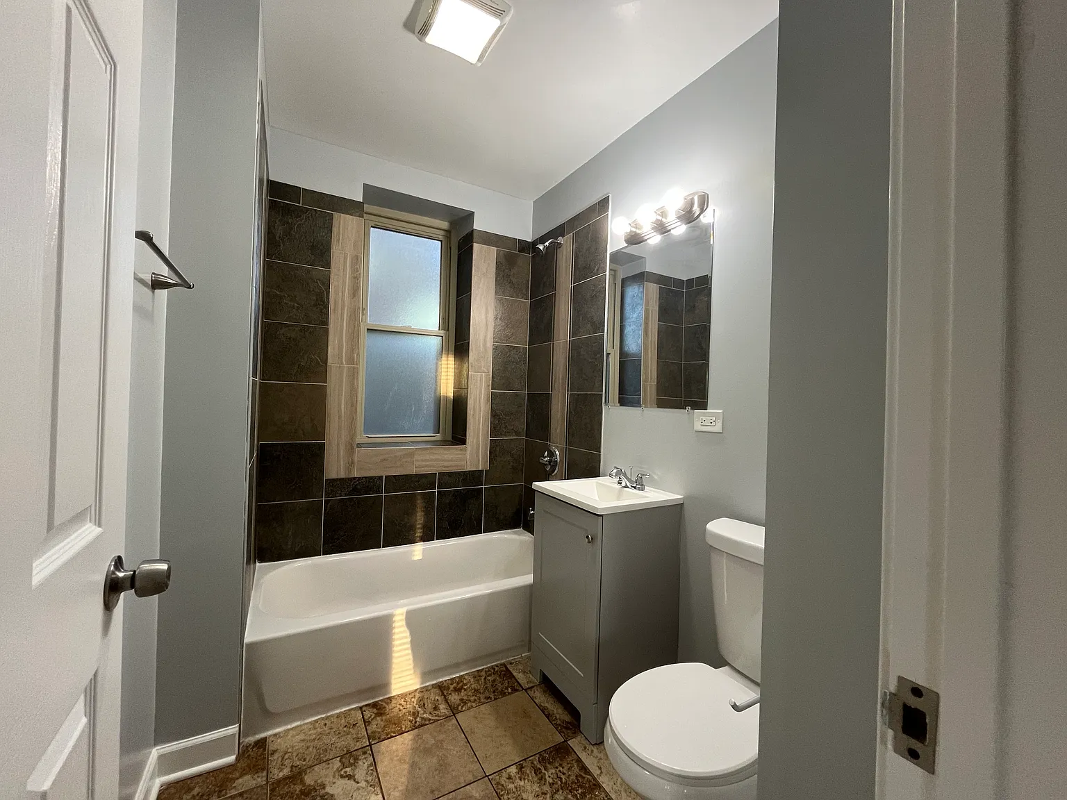 Opal Apartments — Photo 2