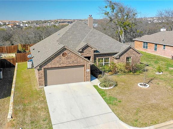 3rd image of 616 Westgate Dr