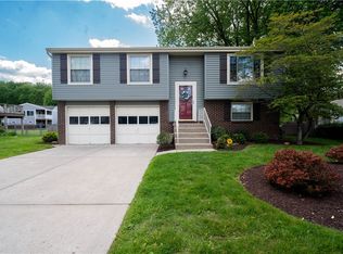 1126 Sodbury Dr, South Park, PA 15129