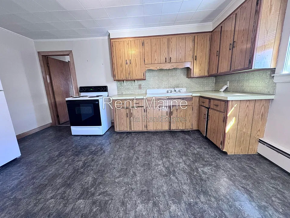 28 Lawrence Ave #5