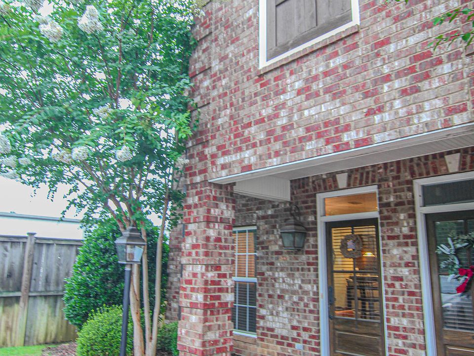 1st image of 102 Leigh Ln APT 1