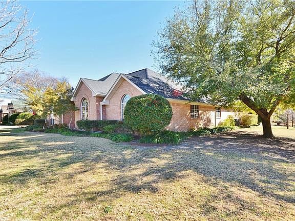2nd image of 100 Nob Hill Ln