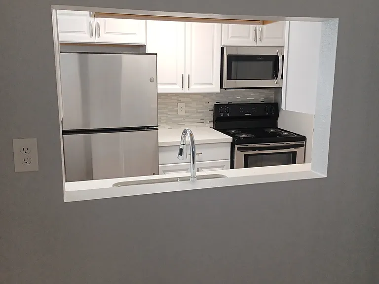 3130 E 4th St — Photo 5