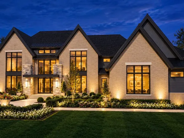 556 Barrington Ct, Bloomfield Hills, MI 48304
