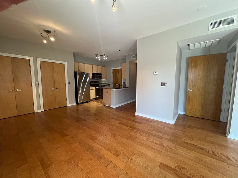 1803 Broadway #403 — Photo 8