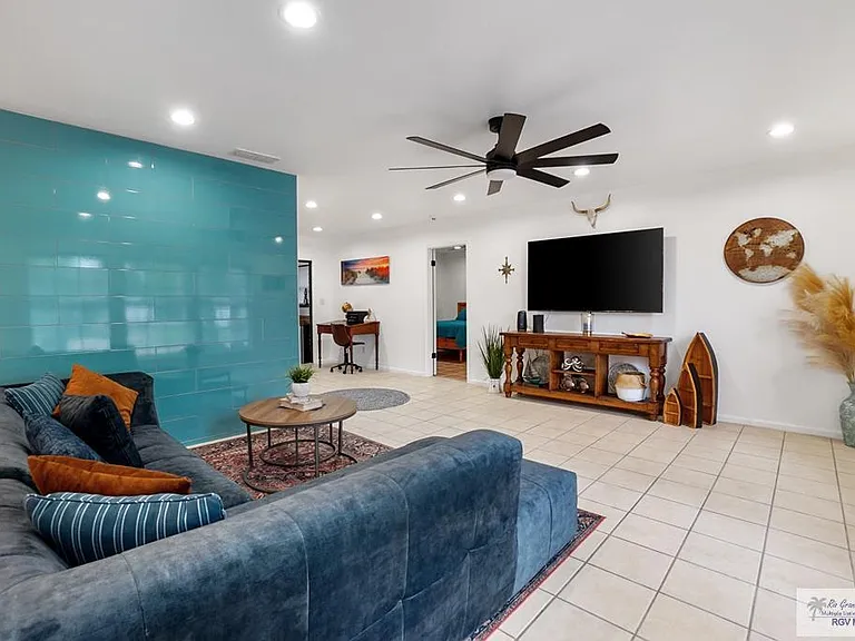 421 Mesquite Dr — Photo 5