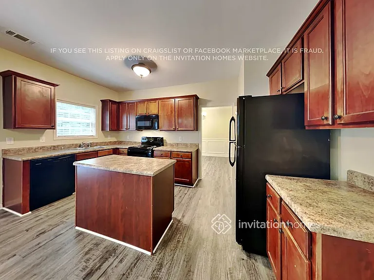 2450 Freemont St — Photo 10