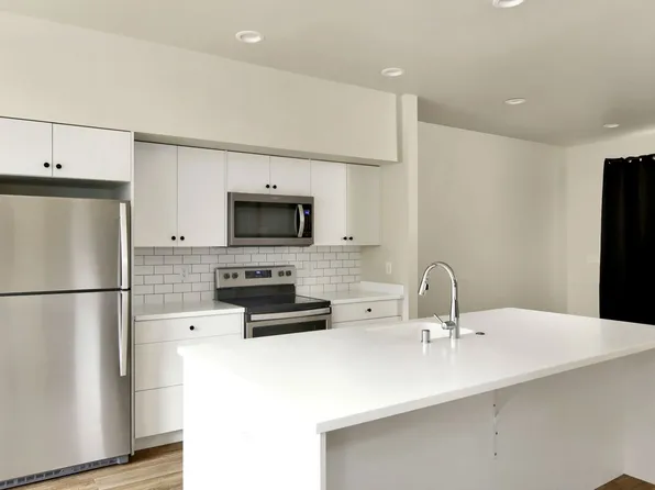 1174-1176 E. Grover, 1174-1176 E Grover St #1174-B, Lynden, WA 98264