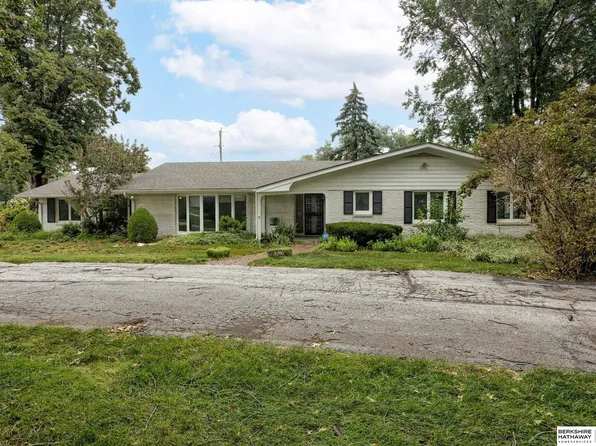 9530 Davenport St, Omaha, NE 68114