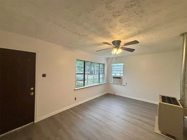 6814 Covington Dr — Photo 5