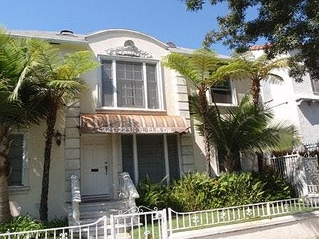 5th image of 221 S Elm Dr #1