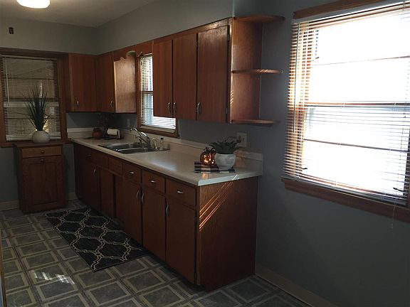 4th image of 108 Essex Ave SW