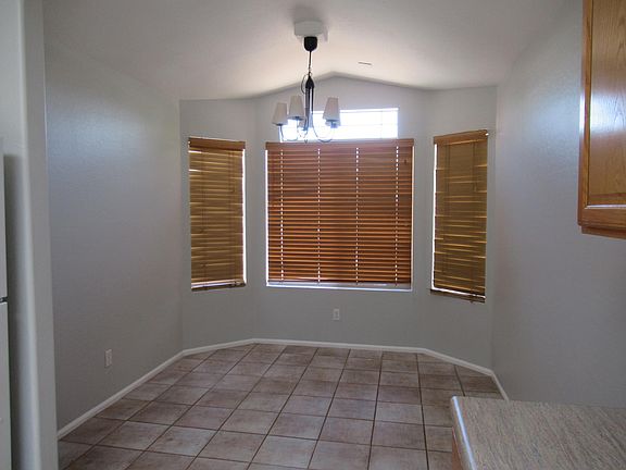 5th image of 529 E Cantebria Dr