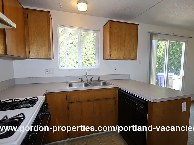 9641 SE Schiller St — Photo 12