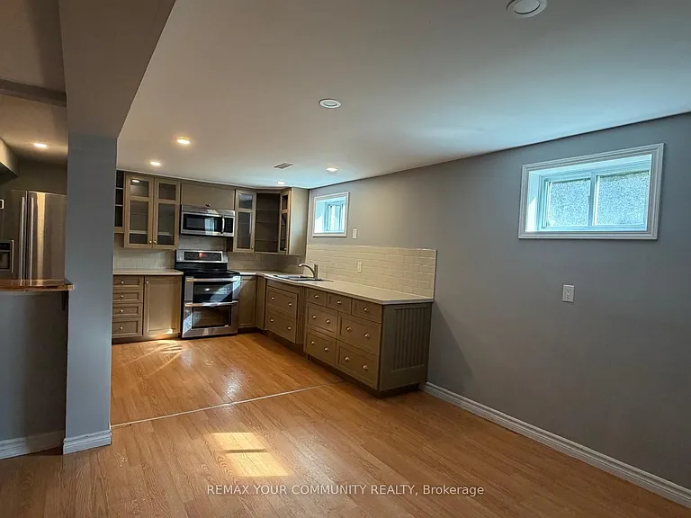17 Daphne Cres #BASEMENT — Photo 4