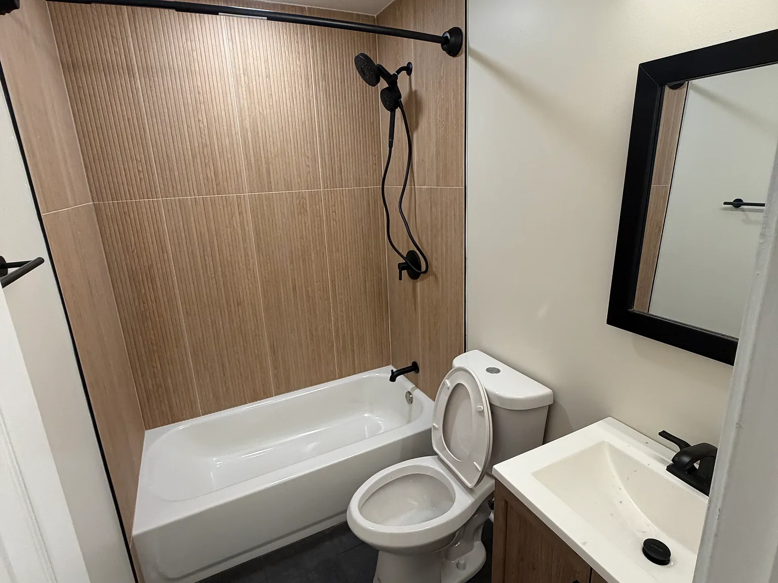 4 bed, 1900 sqft, $2,950 — Photo 4