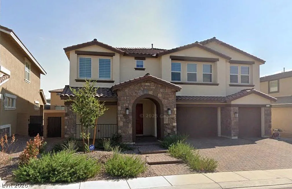 6 bed, 4.5 bath, 4443 sqft, $4,250 — Photo 1