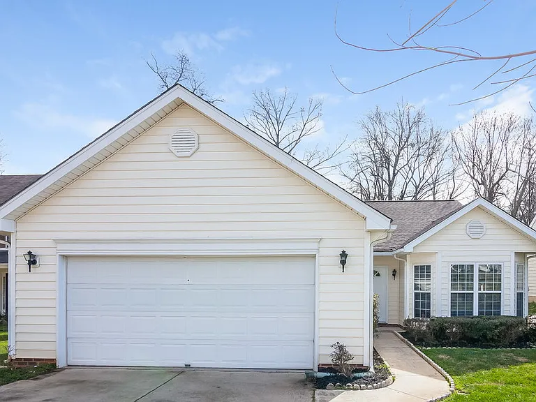 6013 Spanish Moss Ln — Photo 1