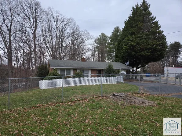 1745 Old Chatham Rd, Martinsville, VA 24112