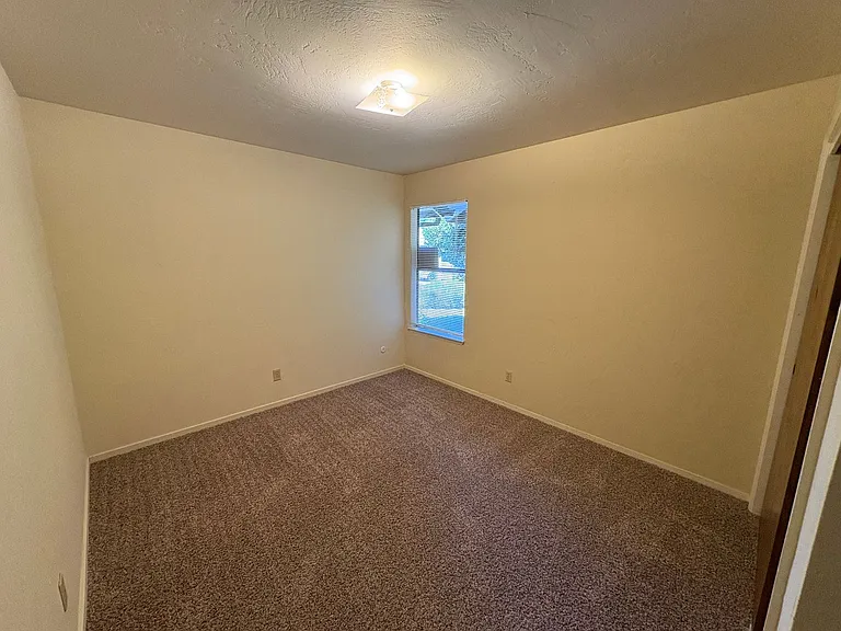 807-811 W Arlen Ct — Photo 10
