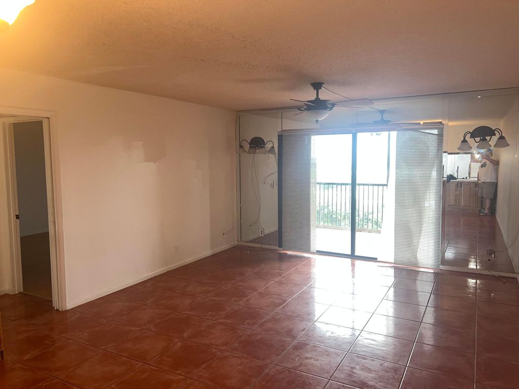 2202 S CYPRESS BEND Drive #801, photo 6