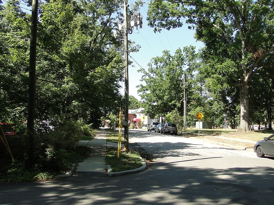 2nd image of 201 Groveland Ave #1/2
