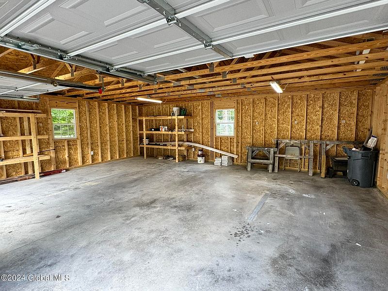 3rd image of 4690 Hurst Road
