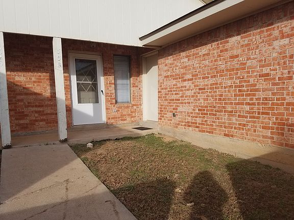 2nd image of 558 Scotland Ct