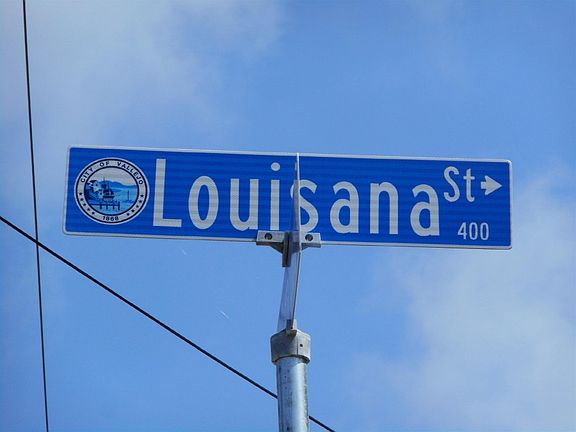 5th image of 627 Louisiana St