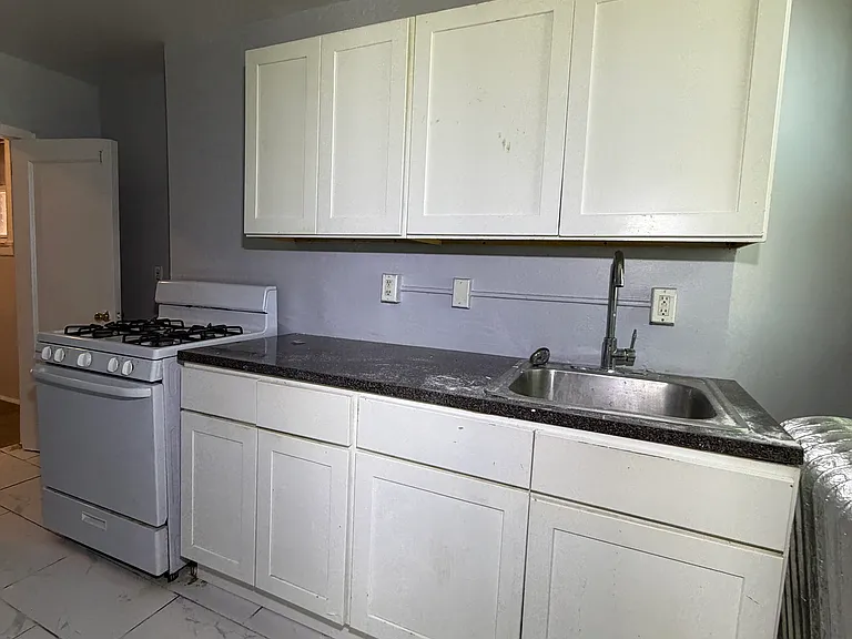 63 Oak St #2L — Photo 5