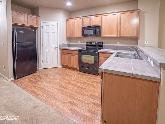 3rd image of 1462 NE Redspire Ln