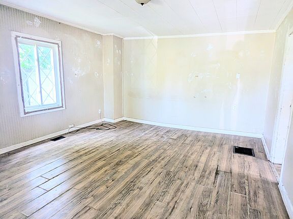2nd image of 523 E 8th St