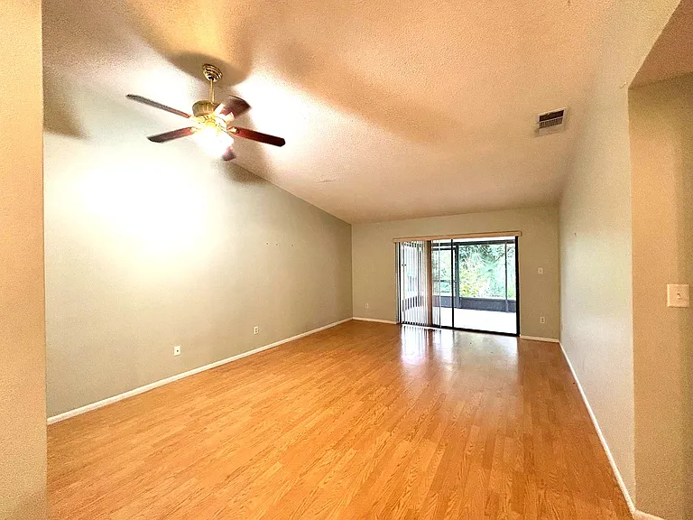 1141 Covington St — Photo 4