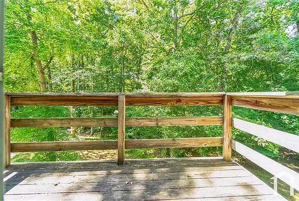 2 bed, 843 sqft, $1,910 — Photo 3