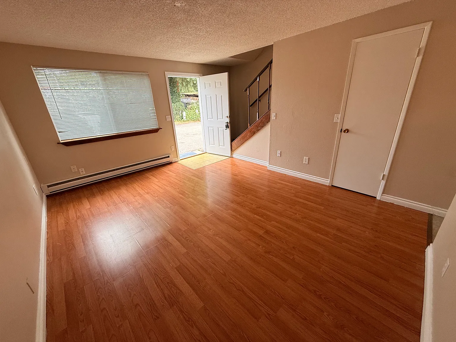 2 bed, 800 sqft, $1,695 — Photo 4