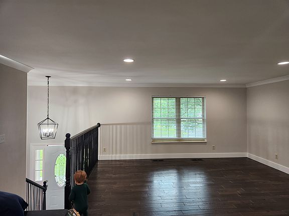 4th image of 2025 Grenada Blvd