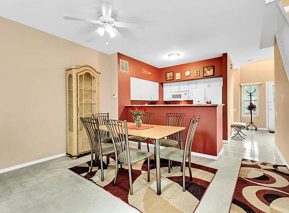 4th image of 155 Oakton Dr