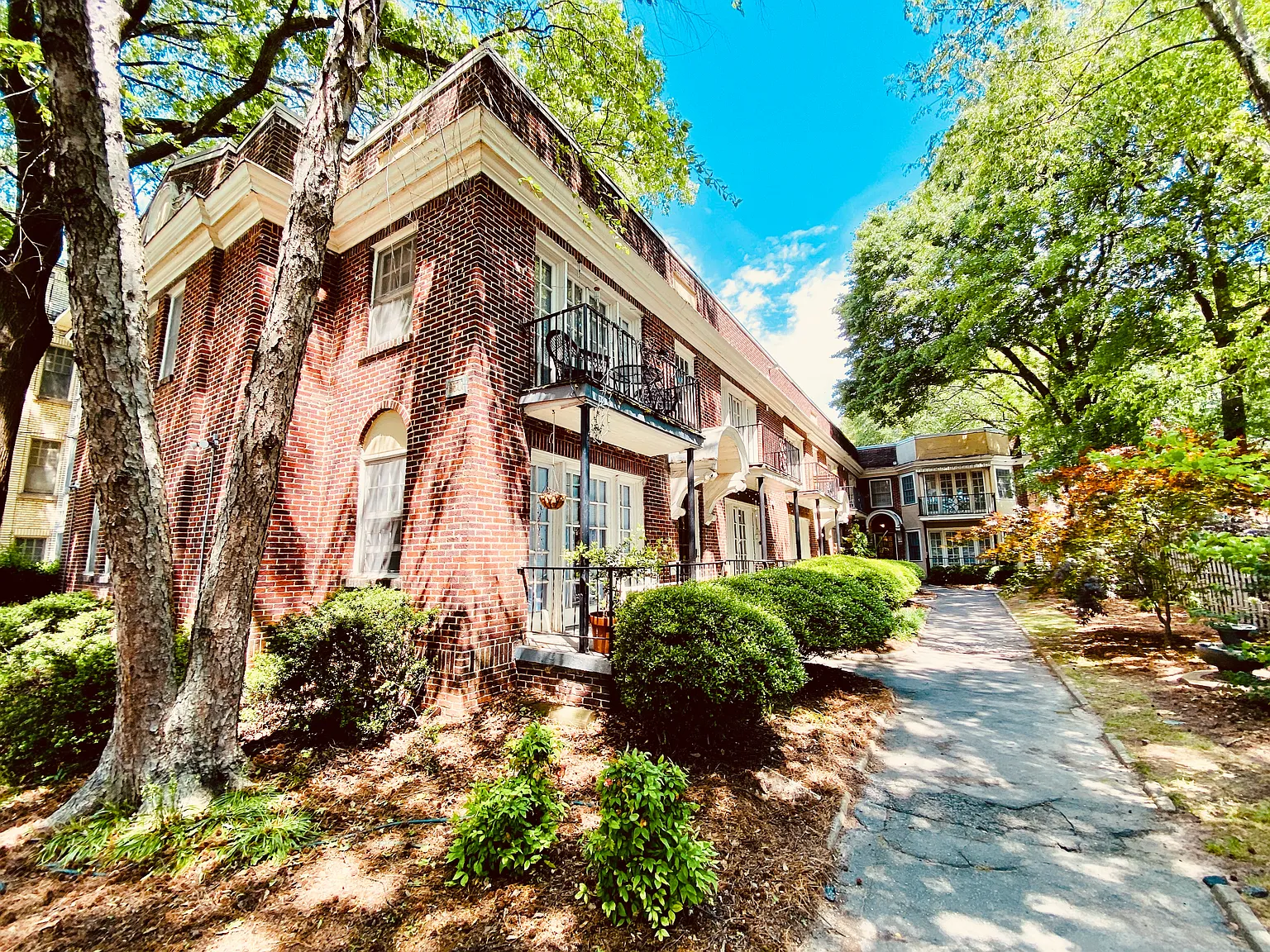 The Ivanhoe — Photo 4