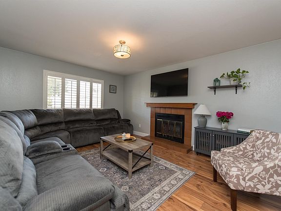 4th image of 2426 College Park Circle