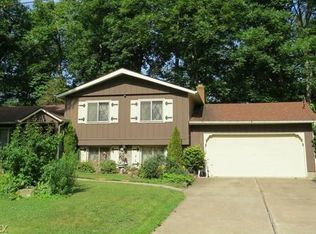 108 Hickory Hollow Dr, Amherst, OH