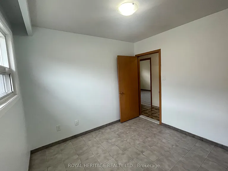 281 Driftwood Ave #MAIN FLOOR — Photo 15