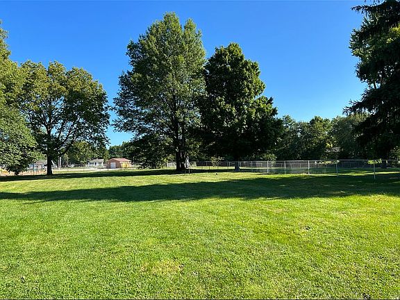 3rd image of 1500 Greenfield Ave