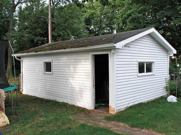 3rd image of 331 W Crawford St