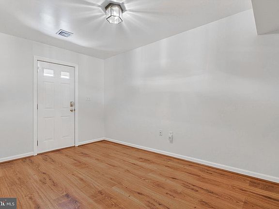 4th image of 348 Pennridge Ave