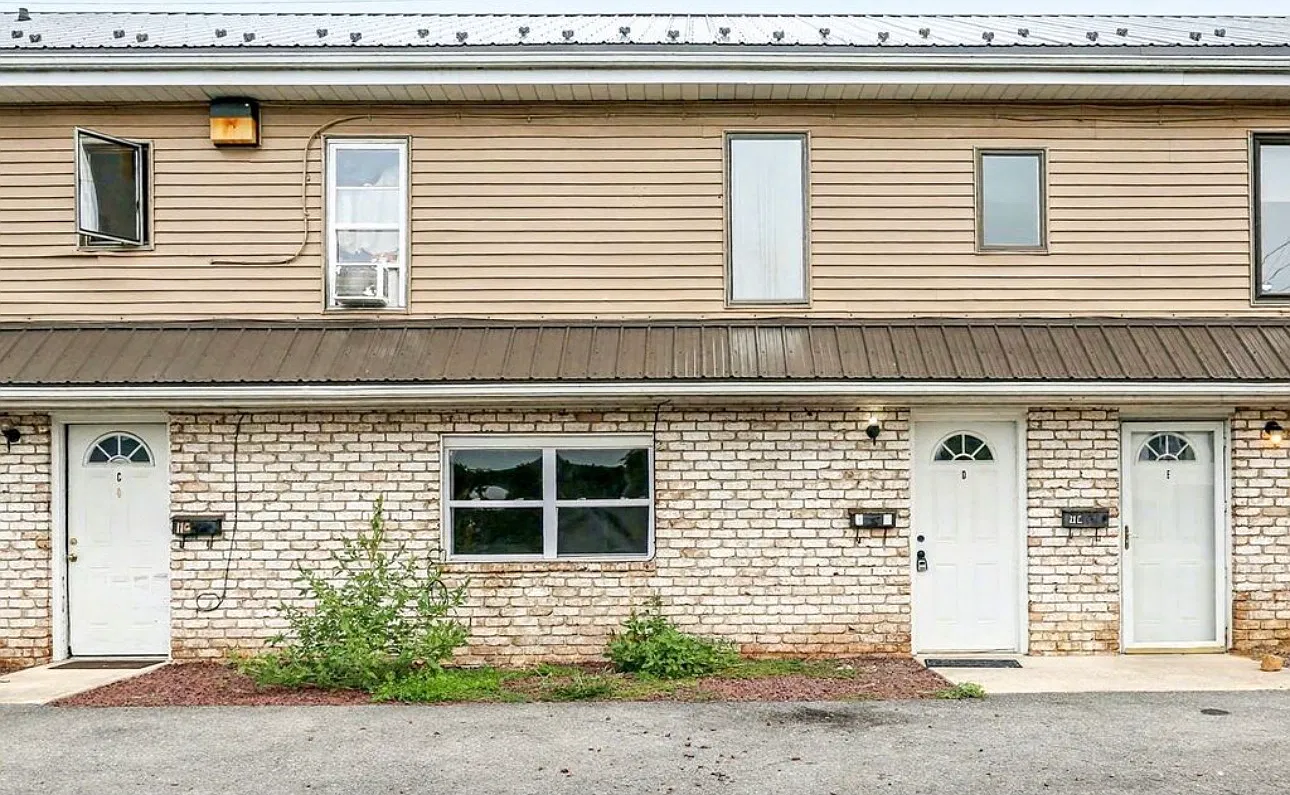 2 bed, 850 sqft, $1,250 — Photo 1