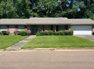 962 W Ridge Dr, Jackson, MS 39209